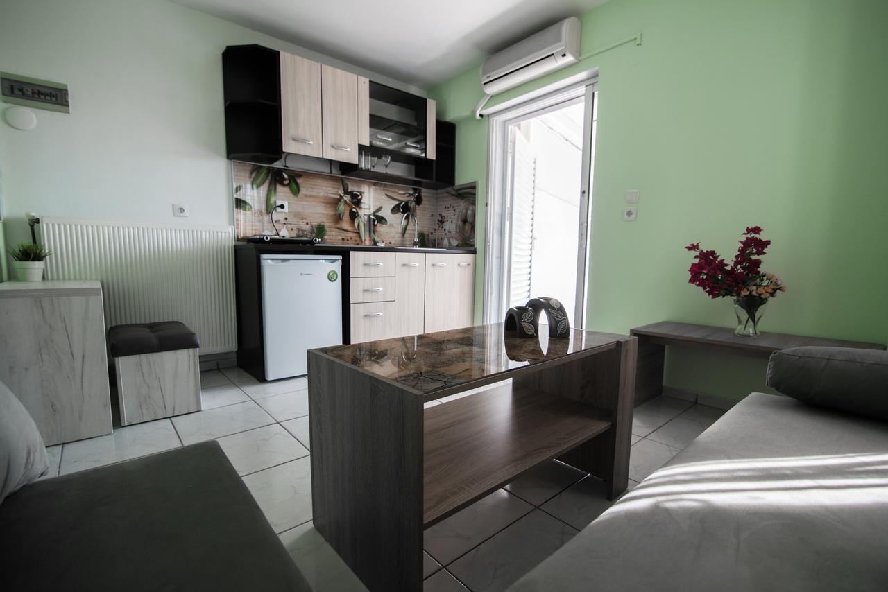Dias Apartments Mola Kalyva Esterno foto