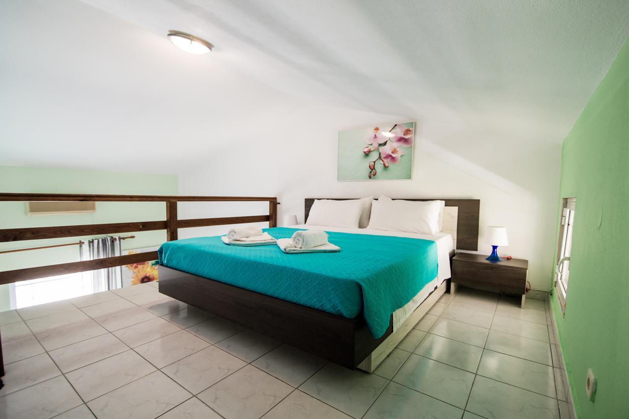Dias Apartments Mola Kalyva Esterno foto