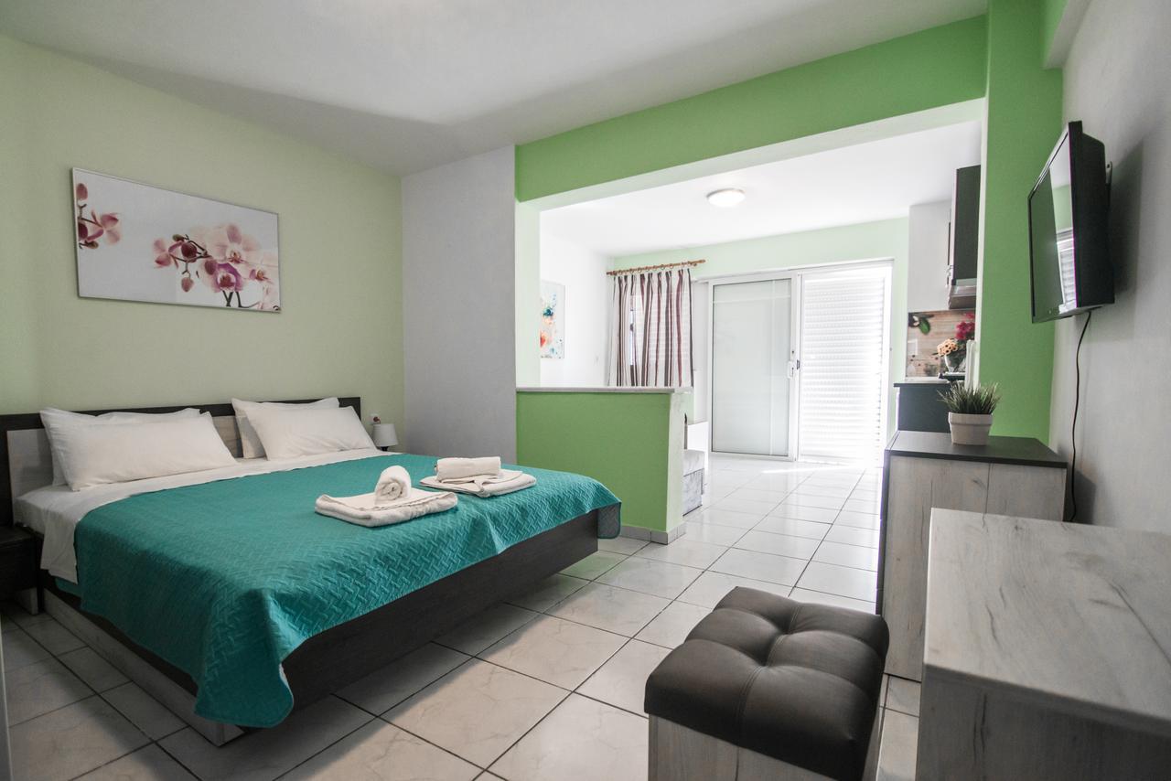 Dias Apartments Mola Kalyva Esterno foto