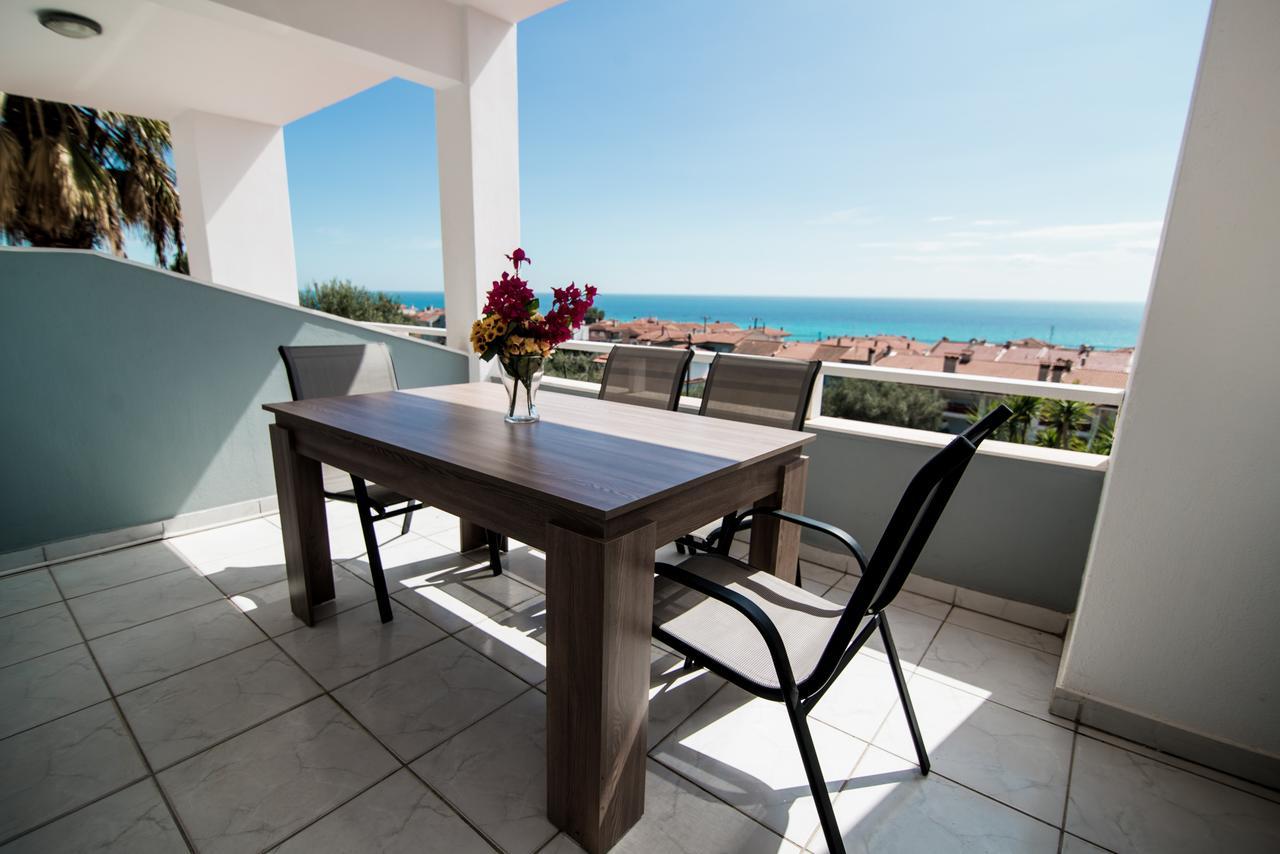 Dias Apartments Mola Kalyva Esterno foto