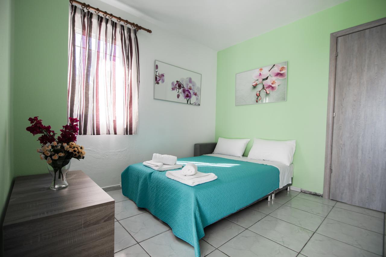 Dias Apartments Mola Kalyva Esterno foto