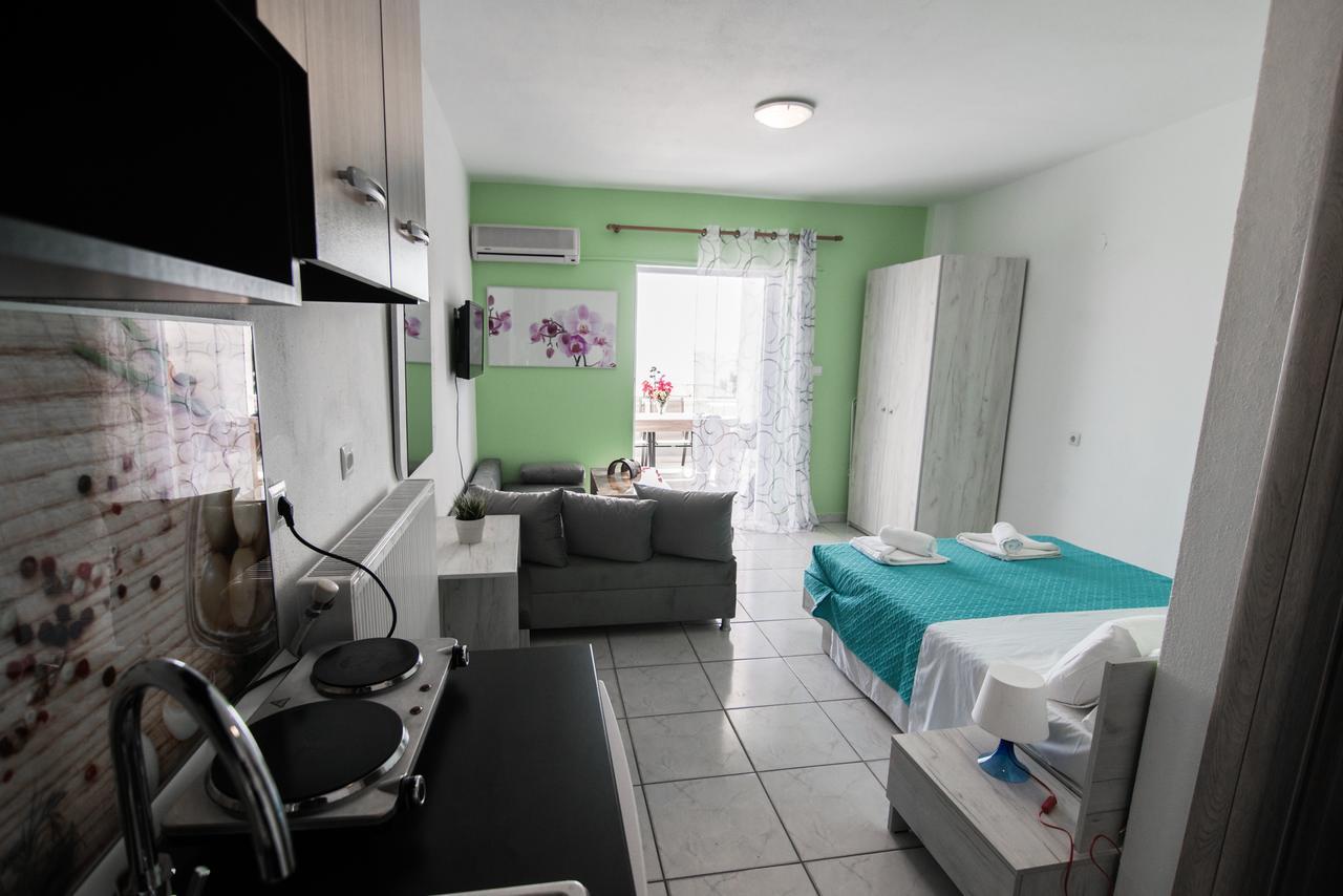 Dias Apartments Mola Kalyva Esterno foto